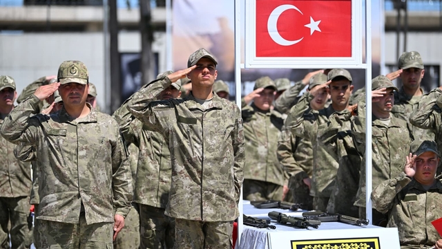 Antalya'da 72 özel genç askerlik coşkusunu yaşadı