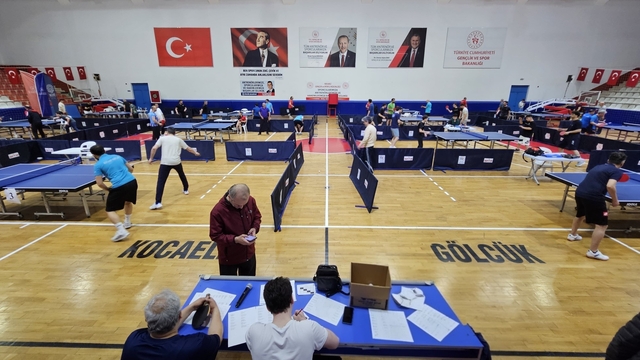 Gölcük'te masa tenisi heyecanı
