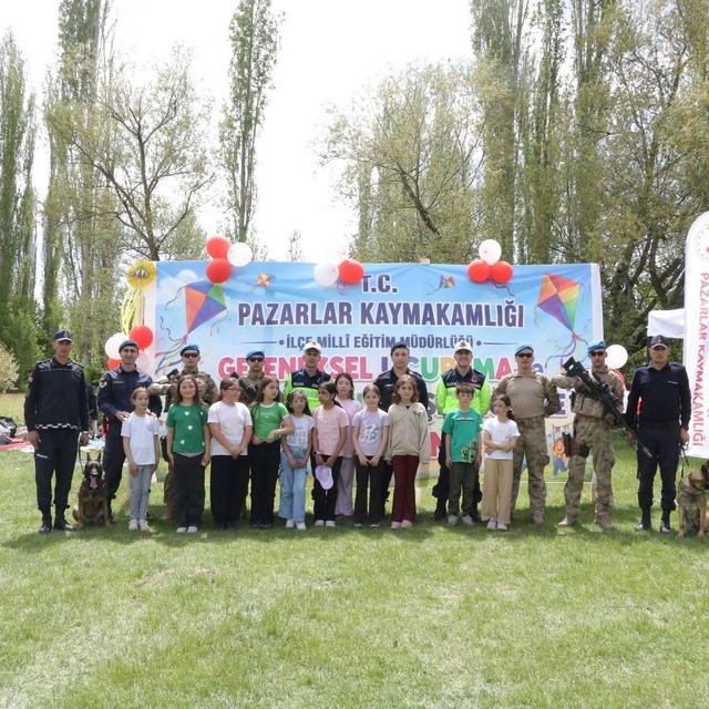 Pazarlar'da geleneksel uçurtma şenliği
