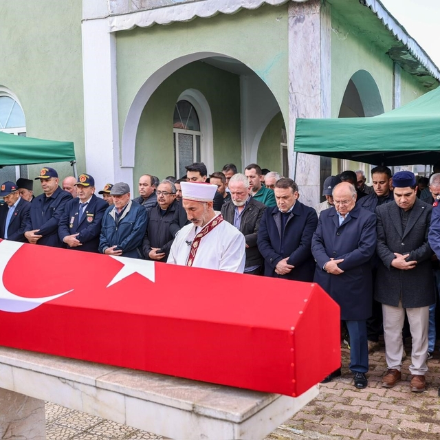 Vefat eden Kıbrıs gazisi son yolculuğuna uğurlandı