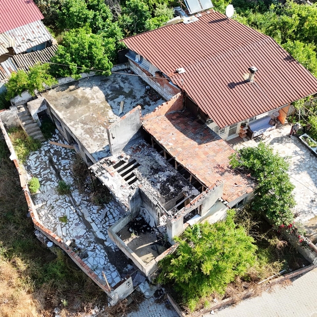 Nazilli'de 25 metruk bina yıkıldı