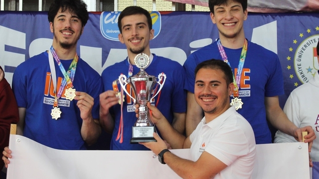 İzmir Ekonomi, 'eskrim'de Türkiye şampiyonu