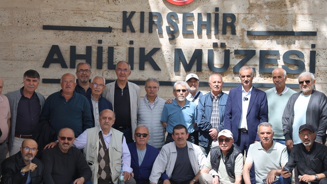ERÜ İlahiyat Fakültesi 1985 mezunları Kırşehir'de buluştu