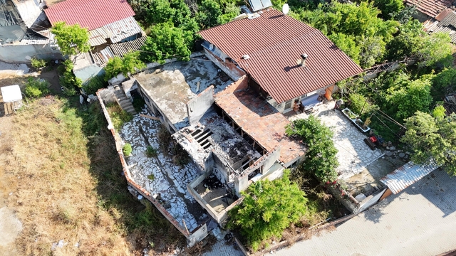 Nazilli'de 25 metruk bina yıkıldı