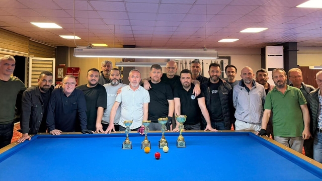 Gençlik Haftası'nda Centilmenliğin Kazandığı 3 Bant Bilardo Turnuvası