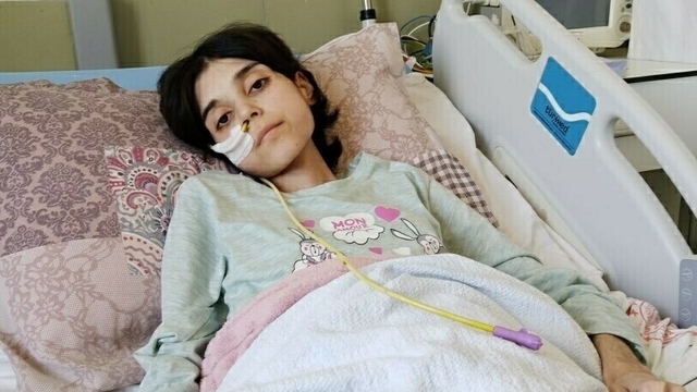 Ünzile, ameliyat sonrası protein emilim bozukluğu nedeniyle 18 yaşına 30 kiloyla giriyor