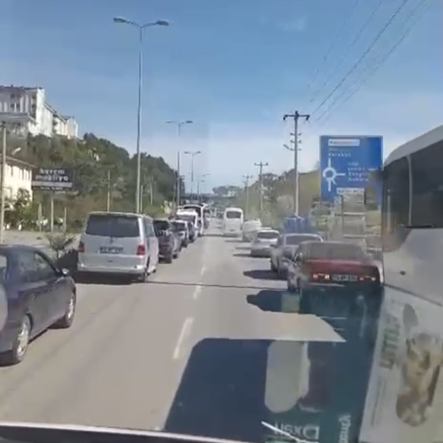 Ambulansa fermuar sistemiyle yol verdiler