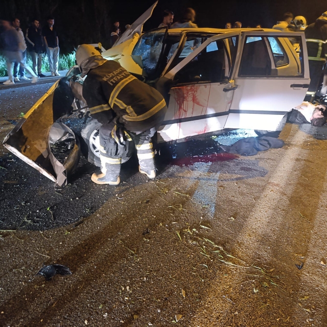 İstinat duvarına çarpan otomobilde hayatını kaybetti