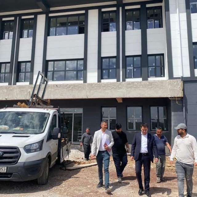 Hassa'da kamu binaları yükseliyor