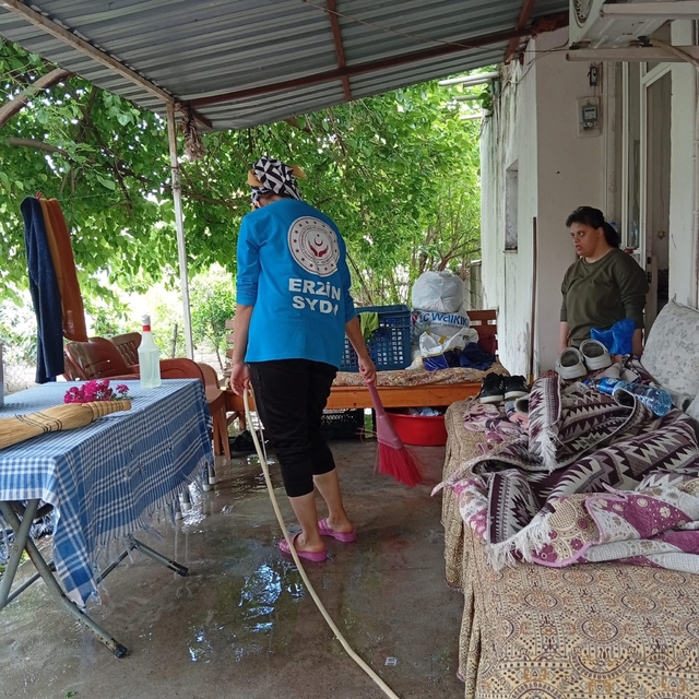 Erzin'de yaşlı ve engelli vatandaşlara evde temizlik ve vefa desteği