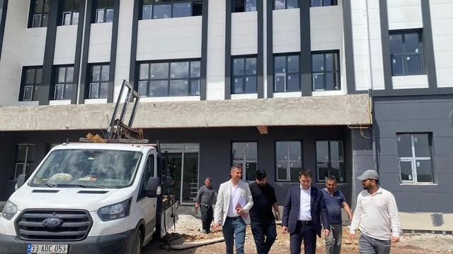 Hassa'da kamu binaları yükseliyor