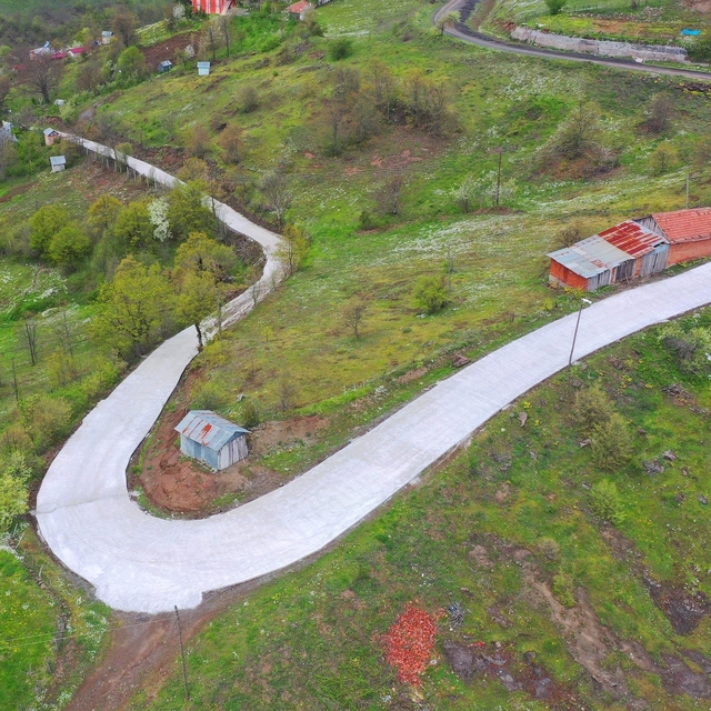 Ordu'da beton yol çalışmaları devam ediyor