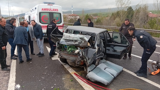 Çankırı'da panelvanın park halindeki otomobile çarpması sonucu 3 kişi öldü, 5 kişi yaralandı