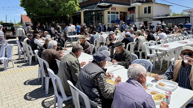 Ahlatlıburun köyünde geleneksel köy hayrı düzenlendi