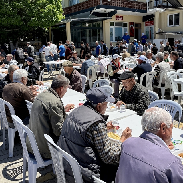 Ahlatlıburun köyünde geleneksel köy hayrı düzenlendi