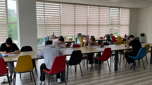 Altıeylül'de  üniversite hayaline güç veren destek
Altıeylül'de ücretsiz TYT ve AYT deneme sınavları başladı
