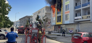 Çanakkale'de 4 katlı binada can pazarı: Alev ve dumanlar arasında kalan kad...