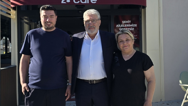 Merih Demiral kafe açtı, şehit ailelerine her şey ücretsiz oldu
Merih'in 28 numaralı formasının sırrı: Annesi
Baba Burhan Demiral: "Kocaelispor için 'Neden olmasın?' diyor"
Ağabey Fatih Demiral: "Milli takıma gidebilmek için can atıyor"