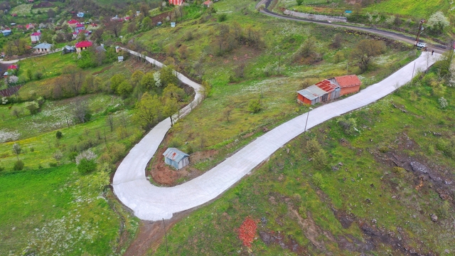 Ordu'da beton yol çalışmaları devam ediyor