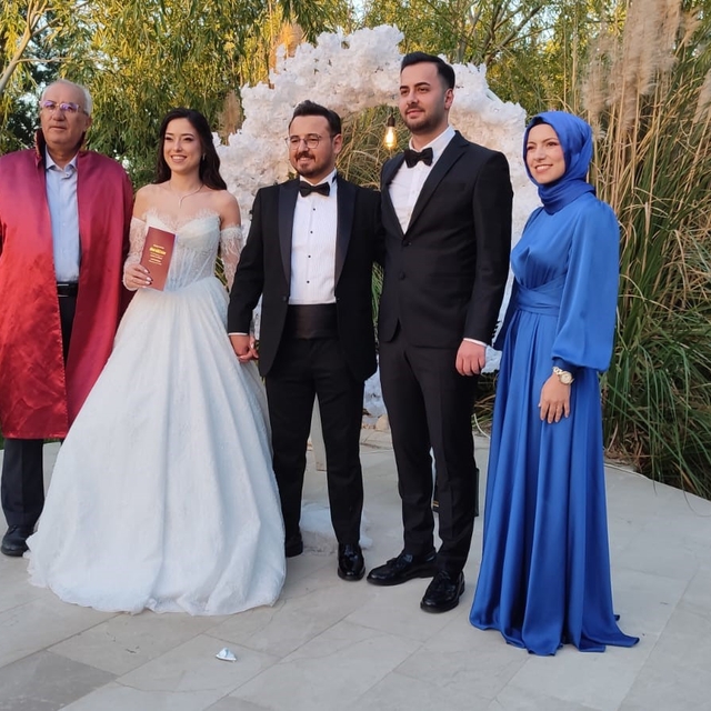Başkan Arslan genç çifti mutlu günlerinde yalnız bırakmadı