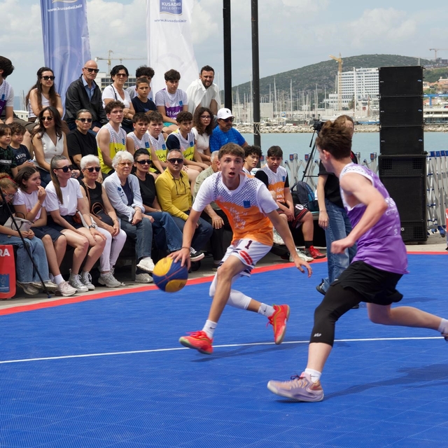 Kuşadası'nda basketbol turnuvası başladı