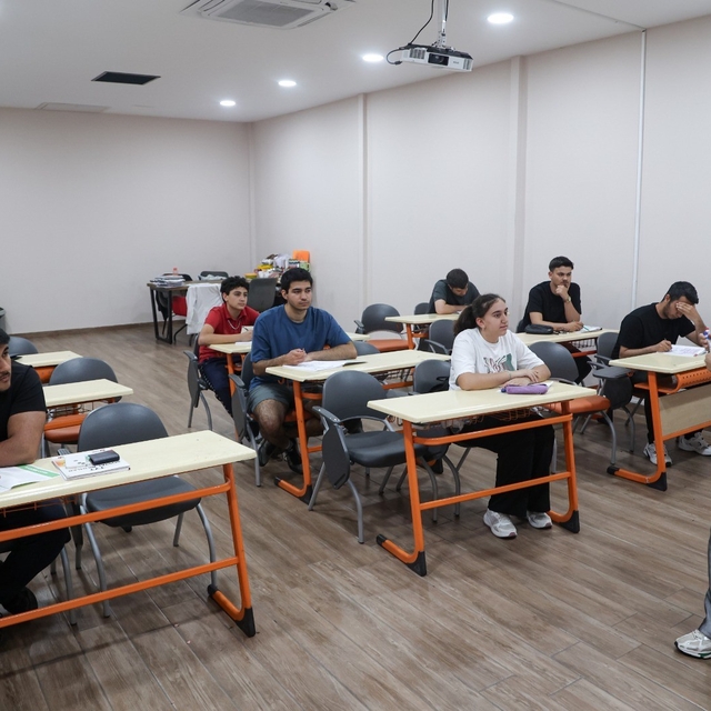 Efeler'de gençlere sınav desteği