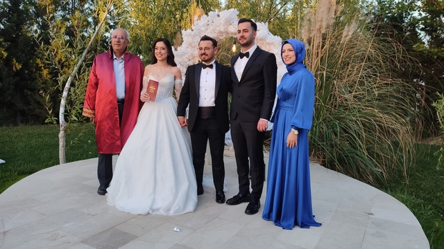 Başkan Arslan genç çifti mutlu günlerinde yalnız bırakmadı