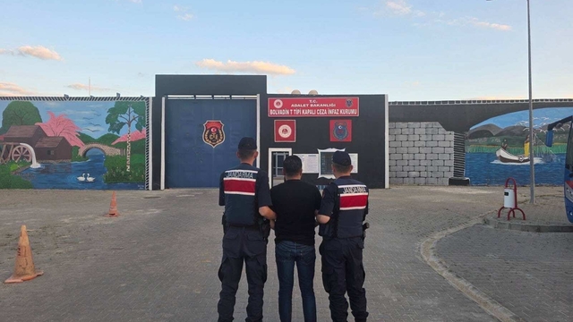 Jandarma çeşitli suçlardan aranan 43 kişiyi yakaladı