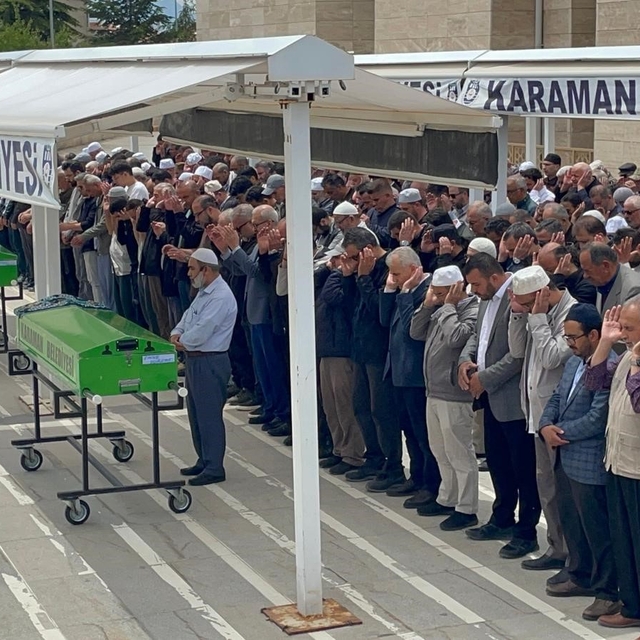 Mersin'deki kazada ölen anne ve kızı Karaman'da son yolculuğuna uğurlandı