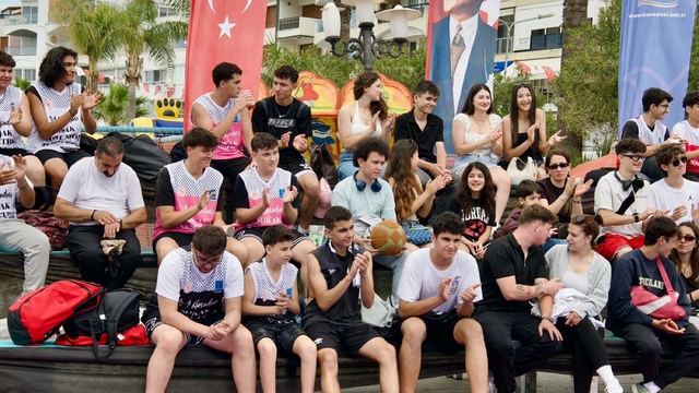 Kuşadası'nda 19 Mayıs coşkusu