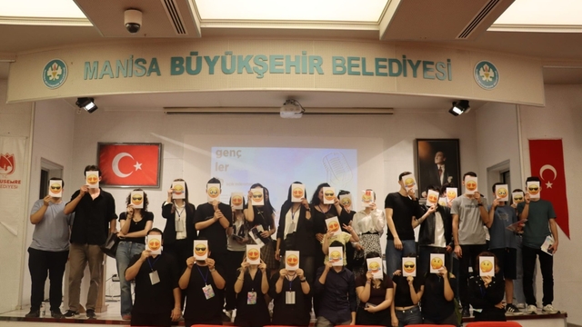 Yunusemre'de gençler 'Açık mikrofon' etkinliğinde söz aldı