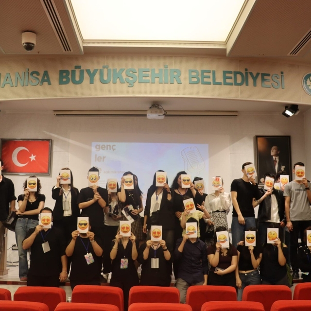 Yunusemre'de gençler 'Açık mikrofon' etkinliğinde söz aldı
