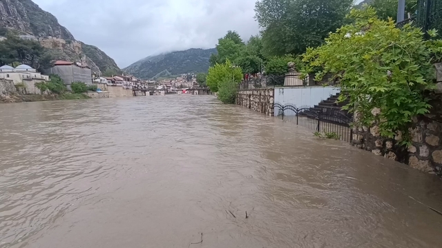 Amasya Valisi Bakan'dan Yeşilırmak uyarısı