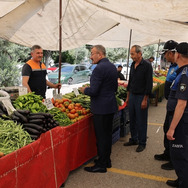 Akdeniz zabıtasından pazarlarda sıkı denetim