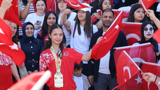 Avrupa Şampiyonu Nehir'e Turgutlu'da coşkulu karşılama