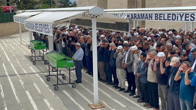 Mersin'deki kazada ölen anne ve kızı Karaman'da son yolculuğuna uğurlandı
