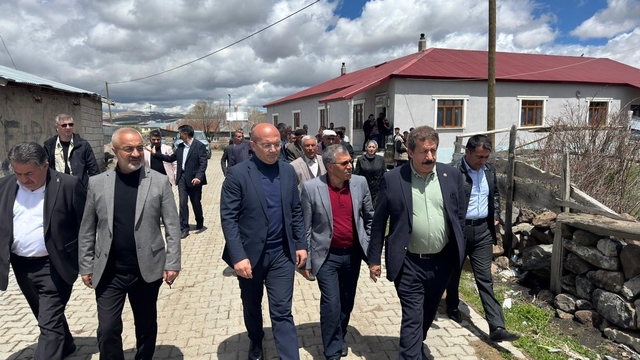 Fırat, Tekman ve Karayazı'da halkla buluştu