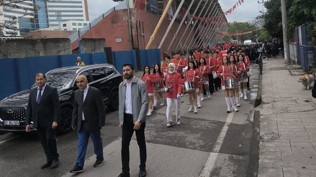 Fener Anadolu Lisesi'nden 19 Mayıs yürüyüşü