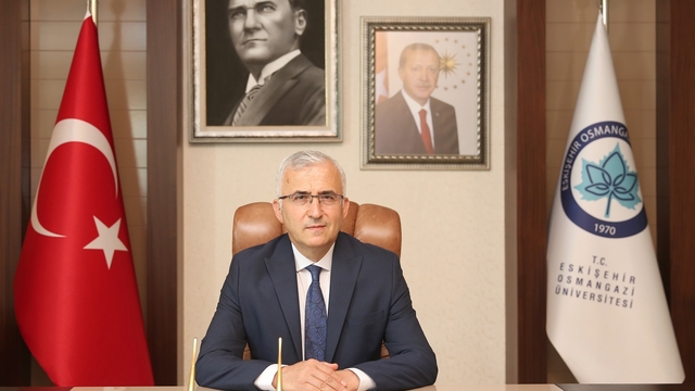 ESOGÜ Rektörü Çolak'tan 19 Mayıs mesajı
Rektör Prof. Dr. Kamil Çolak:
"19 Mayıs 1919'da tutuşturulan bu meşale, bugün de yolumuzu aydınlatmaya devam etmektedir"