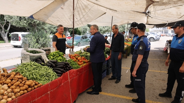 Akdeniz zabıtasından pazarlarda sıkı denetim