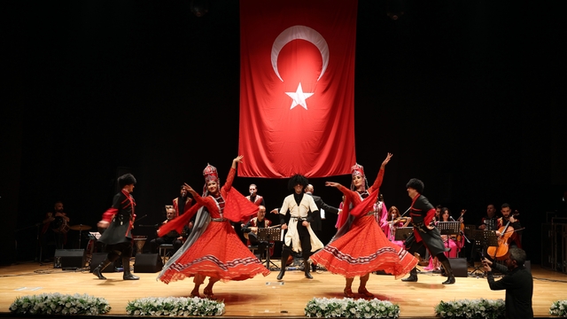 Uluslararası Türkoloji Zirvesi'ne üst düzey katılım