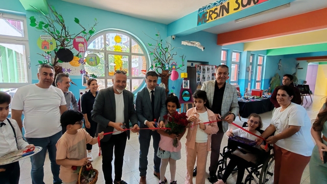 'Aynı gökyüzünün farklı yıldızlarıyız' sergisi büyük beğeni topladı