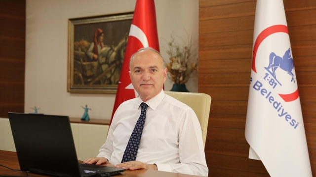 Başkan Özlü "İstiklal meşalesi gençlerimizin elinde"
