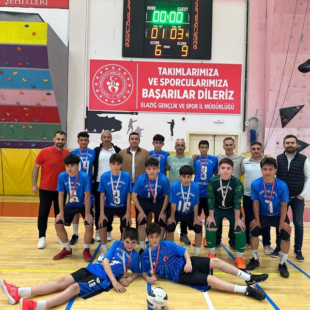 Ahmet Hamdi Tanpınar ortaokulunun futsal başarısı