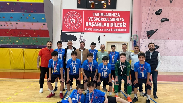 Ahmet Hamdi Tanpınar ortaokulunun futsal başarısı