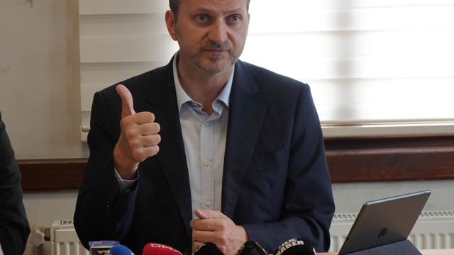 Yeşilay: "Türkiye'de bağımlılıkların yıllık maliyeti 75 milyar dolar"
Türkiye Yeşilay Cemiyeti Genel Başkanı Doç. Dr. Mehmet Dinç:
"Her yıl 120 bin insanımızı tütüne bağlı hastalıklardan dolayı kaybediyoruz"
"Herhangi bir bağımlılık ne kadar zararlıysa kumar bağımlılığı daha da fazla zararlıdır"
"Her yıl 75 milyar dolar, bağımlılıklar nedeniyle kaybediliyor"
"Bizim için kumar kumardır, yasal ya da yasa dışı olması fark etmez"