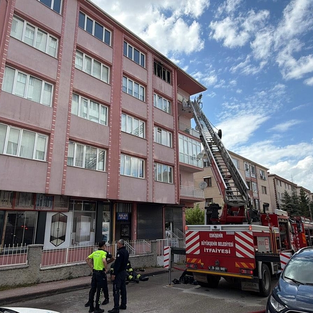 Evde çıkan yangında yaralanan kadın, kurtarılamadı
