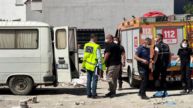 Söke'de bir kişi minibüs içerisinde ölü bulundu