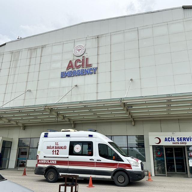 Özel halk otobüsünün altına giren motosiklet sürücüsü hayatını kaybetti