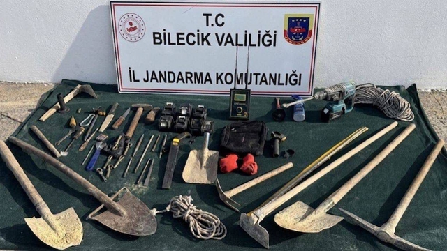 Bilecik'te kaçak kazı yapan 5 zanlı yakalandı